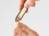 職人の技 ケース付カーブ爪切りで足指の爪切りのイメージ画像