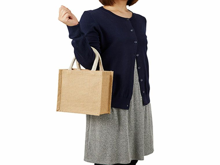 ジュートスクエアトート(S)の手持ち画像