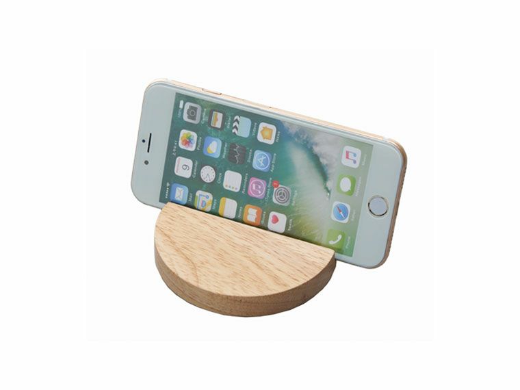 ラバーウッドスタンド ラウンドにスマホを横に立てて使用