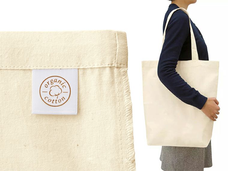 オーガニックコットンバッグ(L)ナチュラルの肩掛けのイメージ画像とタグ