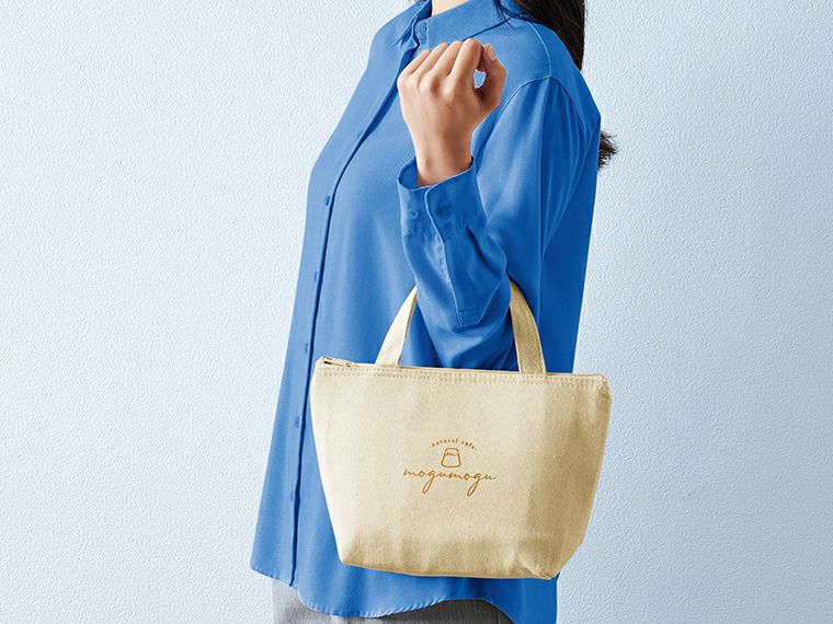 ナチュラル・保冷温ランチバッグの手持ち画像