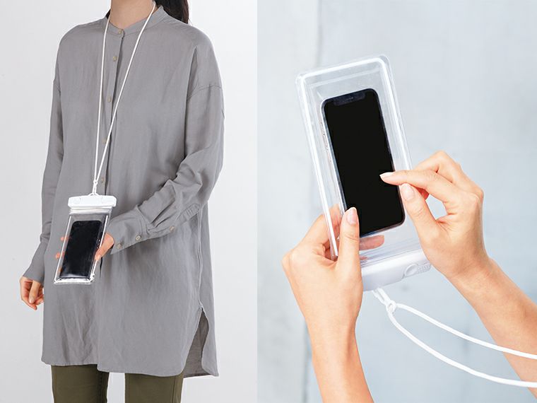 ネックストラップ付きスマホ防滴ポーチの使用イメージ画像