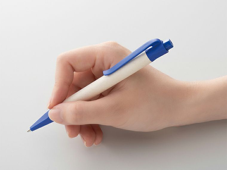 牛乳パックボールペン使用イメージ