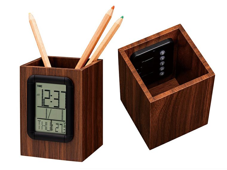 ウッド調ペンスタンドクロック使用イメージ