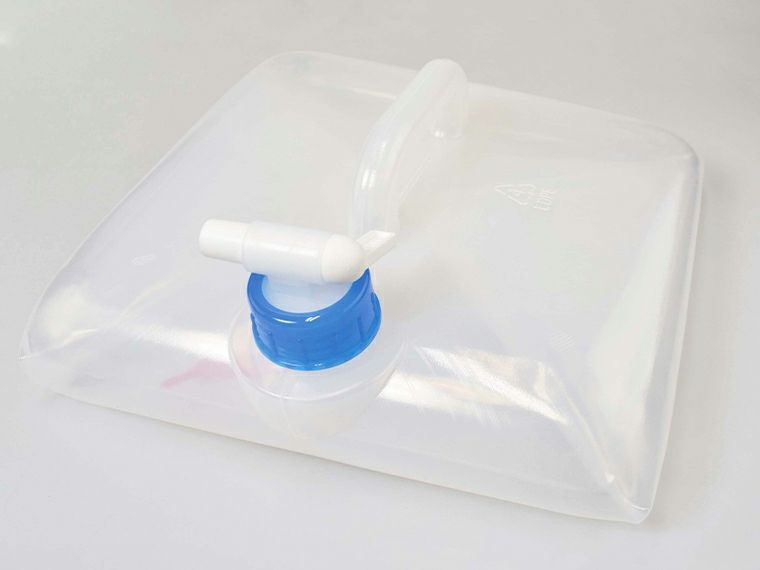 ファイン 折りたたみ式ウォータータンク 20Lぺったんこに折りたためます