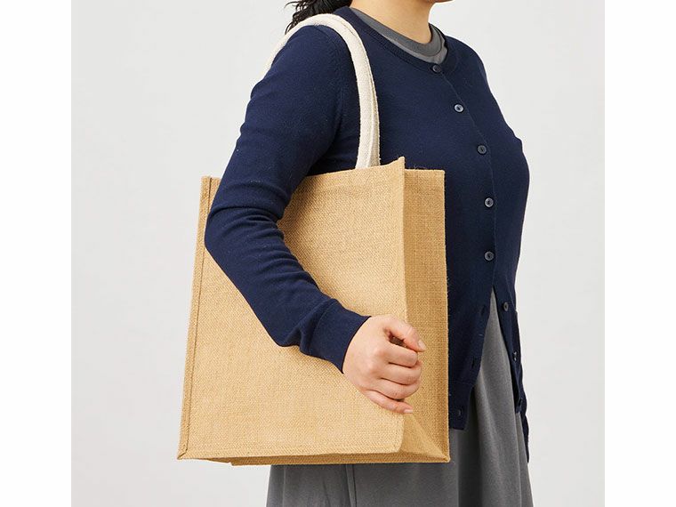 肩に掛けた時のサイズ感