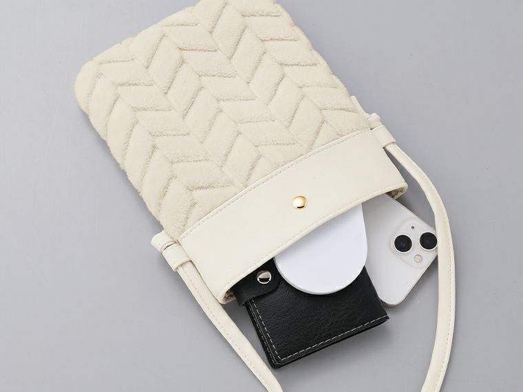 レグネージュ・ジャガードボアポシェット使用イメージ