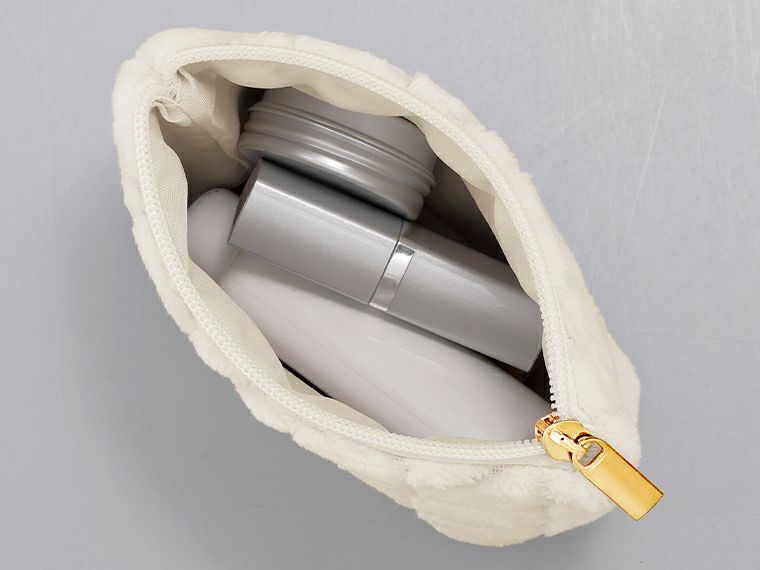 レグネージュ・ジャガードボアポーチ使用イメージ