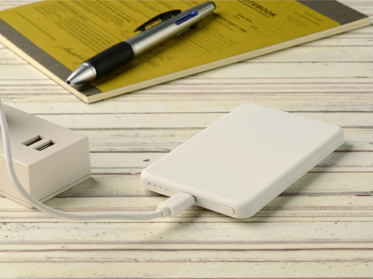 マグネット付ワイヤレスバッテリー5000の使用イメージ