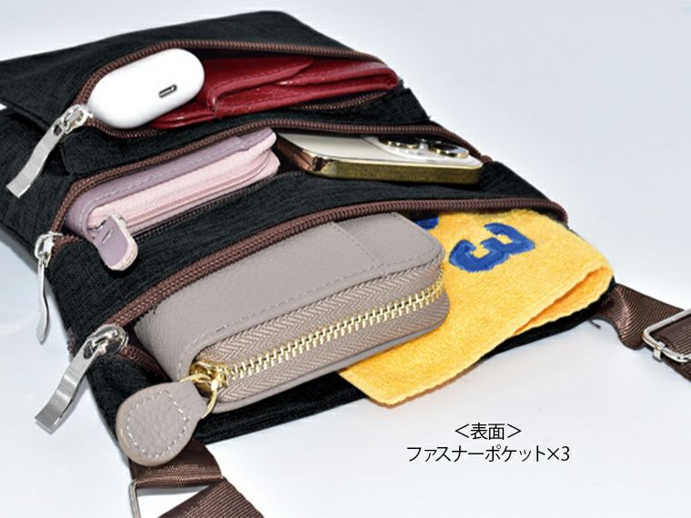 4ファスナーポケットショルダーバッグ使用イメージ