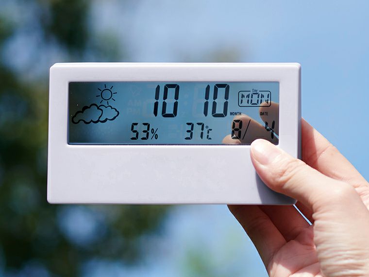 クリアスクリーン多機能デジタル時計使用イメージ