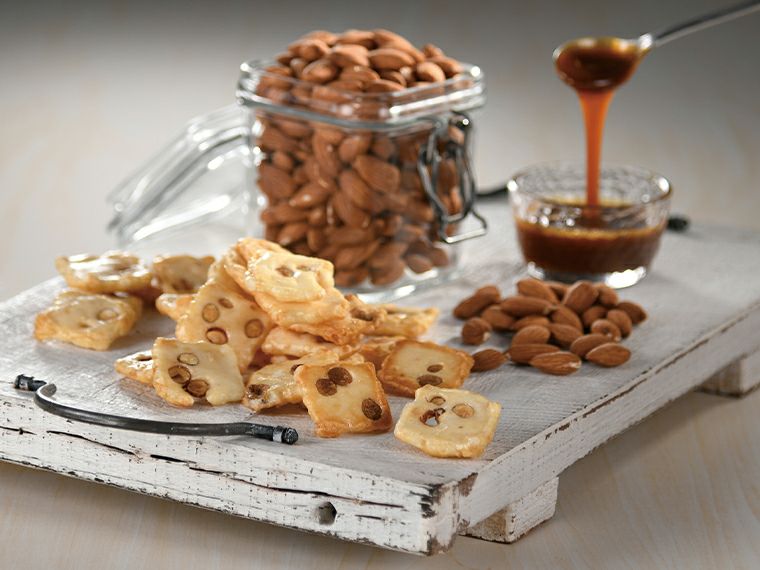 至福の逸品　キャラメル風味アーモンドおかき65gイメージ画像