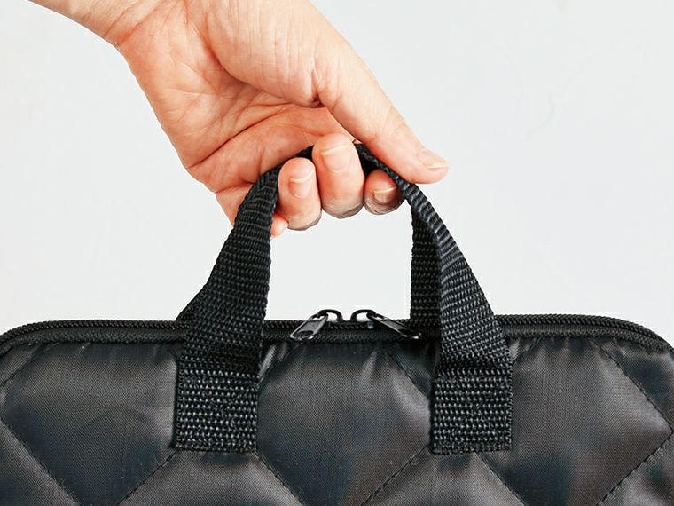 キルティングモバイルバッグ しっかりとした持ち手