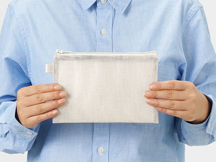 ハードメッシュフラットポーチ（S）のサイズ感