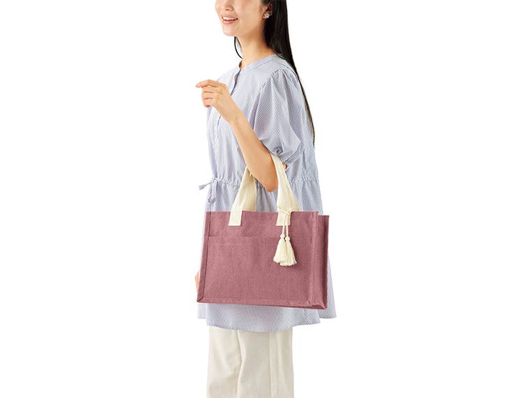 リクス　タッセルジュートバッグの使用イメージ