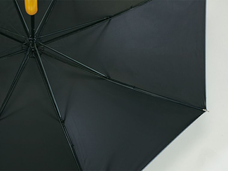 レフィナ　晴雨兼用長傘の内側はブラックコーティングの画像