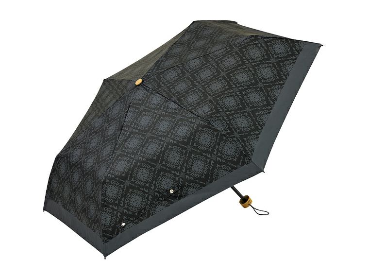 レフィナ　晴雨兼用折傘の本体カラーブラック系