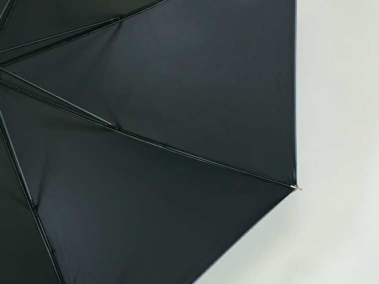 レフィナ　晴雨兼用折傘の内側はブラックコーティング画像