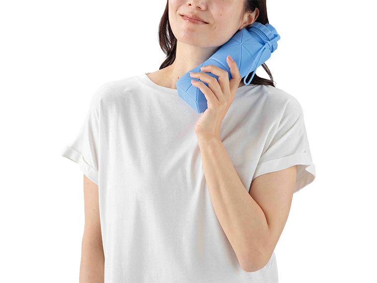 コルン　シリコン折りたたみボトル600mlは氷のうとしても使えます