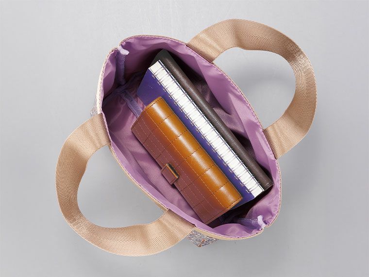 ミュゼフルール・トートバッグの使用イメージ