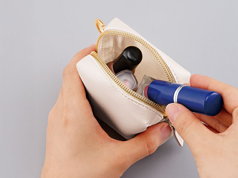 リングカラビナ付きスクエアポーチの使用イメージ