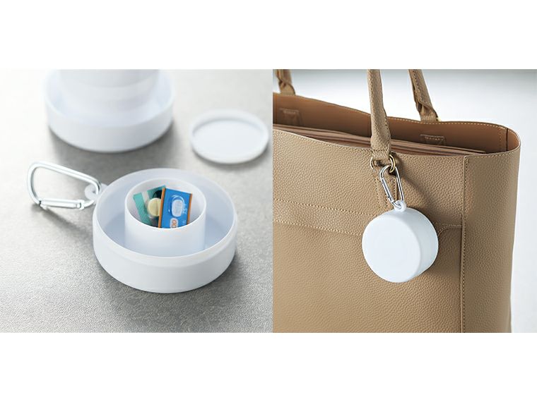 ピルケース付き折りたたみコップの使用イメージ