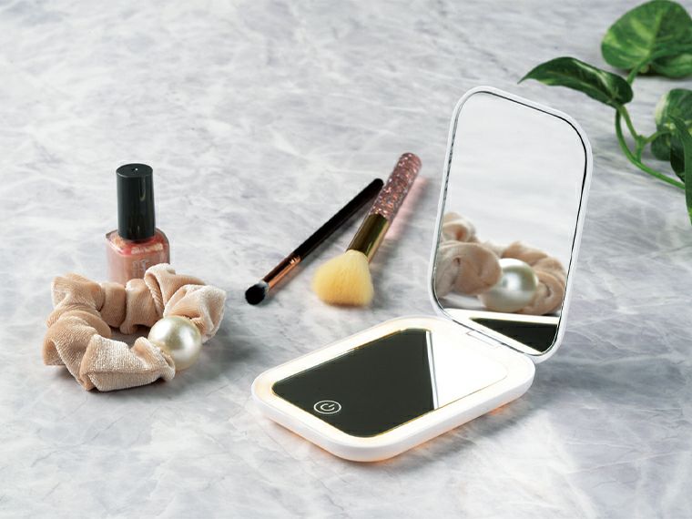 ライトアップコンパクトミラーの使用イメージ