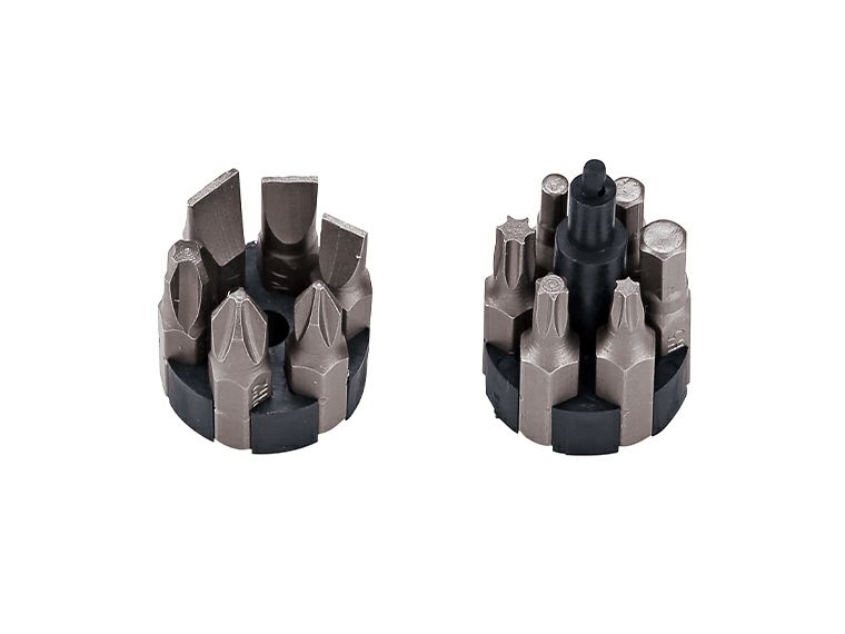 12in1ドライバーには12種類のドライバービットが内臓されています