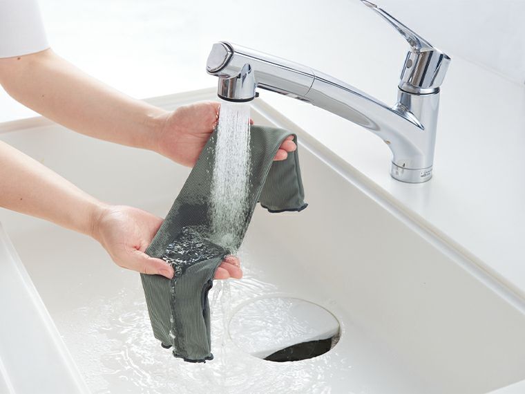 ひんやりベール　ＵＶカットアームカバーは接触涼感仕様なので水に濡らしてさらにひんやり！