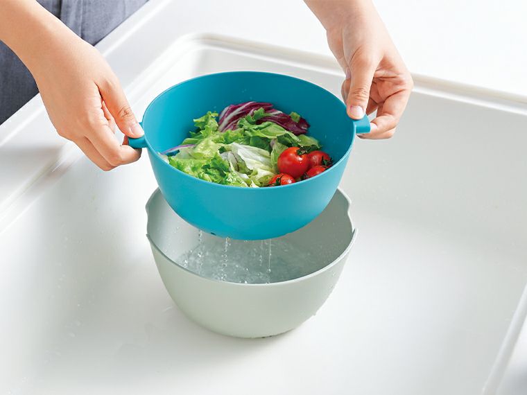 水切りざる＆ボウルセットは水切り楽ちん