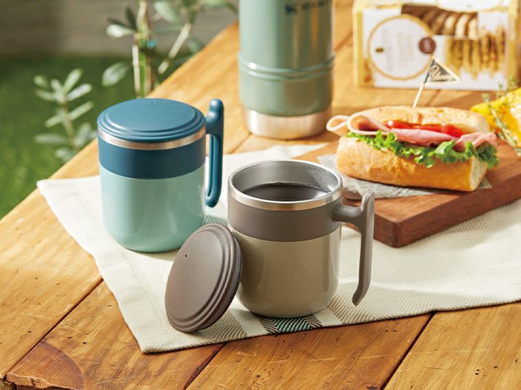 フタ付ダブルウォールステンレスマグの使用イメージ