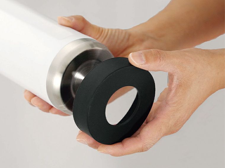 XT-12W エクストリーマー アクティブステンレスボトル 1.2Lの底にはシリコンカバーが付いているので衝撃から守ります