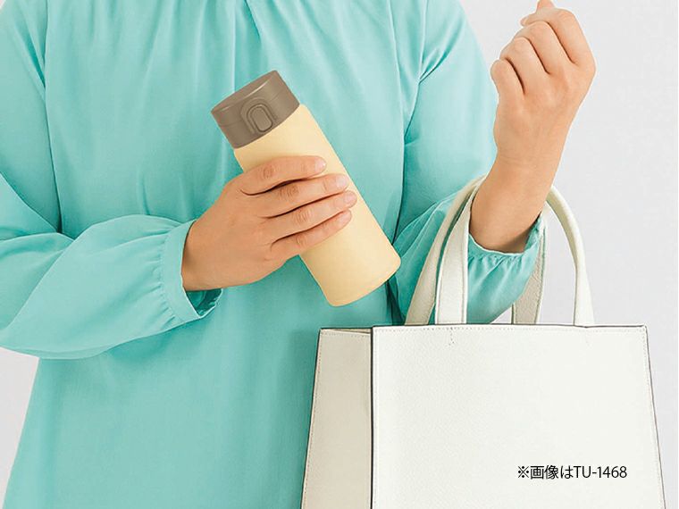 AI-08I エアリーナ 真空二重軽量ワンタッチボトル 500mlの使用イメージ