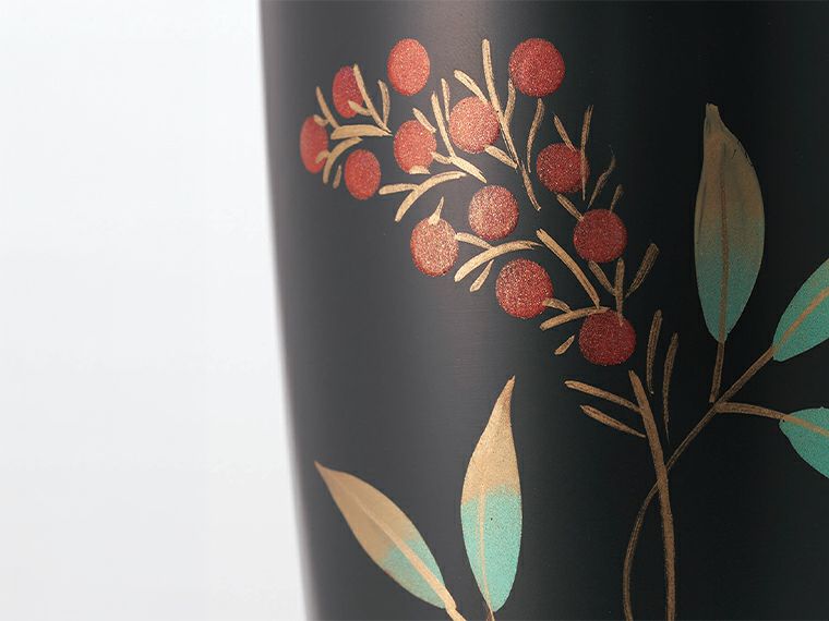 AZ-11 会津蒔絵 真空二重ステンレスタンブラー 450ml 南天には伝統技法である蒔絵で加飾されております。