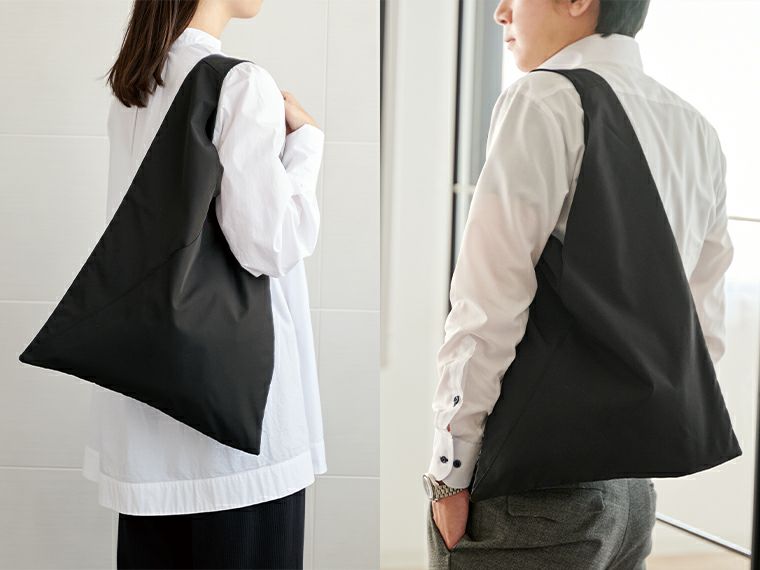 トライアングルトートバッグは肩掛けで持ち歩けます