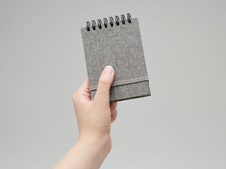 リサイクルPETメモはコンパクトサイズです。