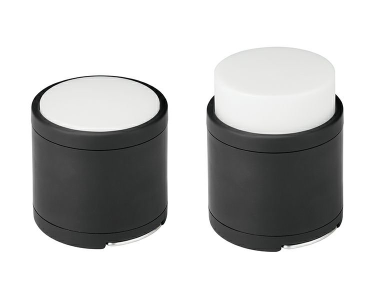 COBプッシュライトは上が飛び出すと点いて引っ込むと消えます。