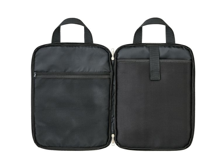 PC収納バッグは全開になるので出し入れしやすい！